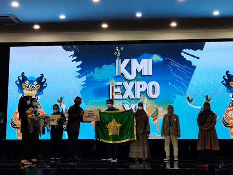 Penyerahan Juara 1 Kompetisi Café Indonesia fpusk 202111903